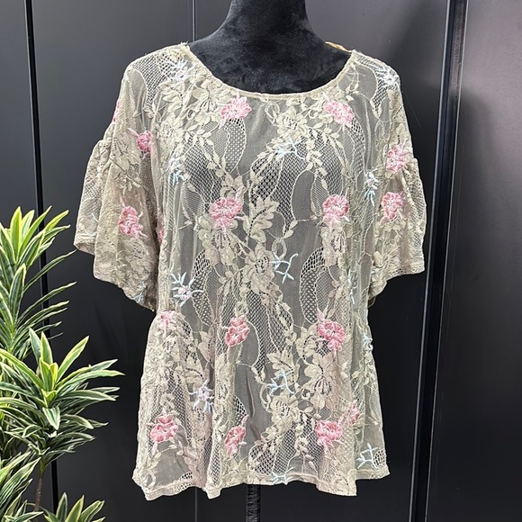 Democracy Island Sand embroidered lace,sheer, short butterfly sleeve scoop neck - Picture 1 of 8